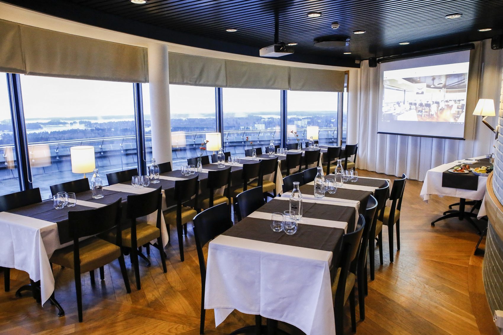 Kokous Ravintola Haikaranpesässä